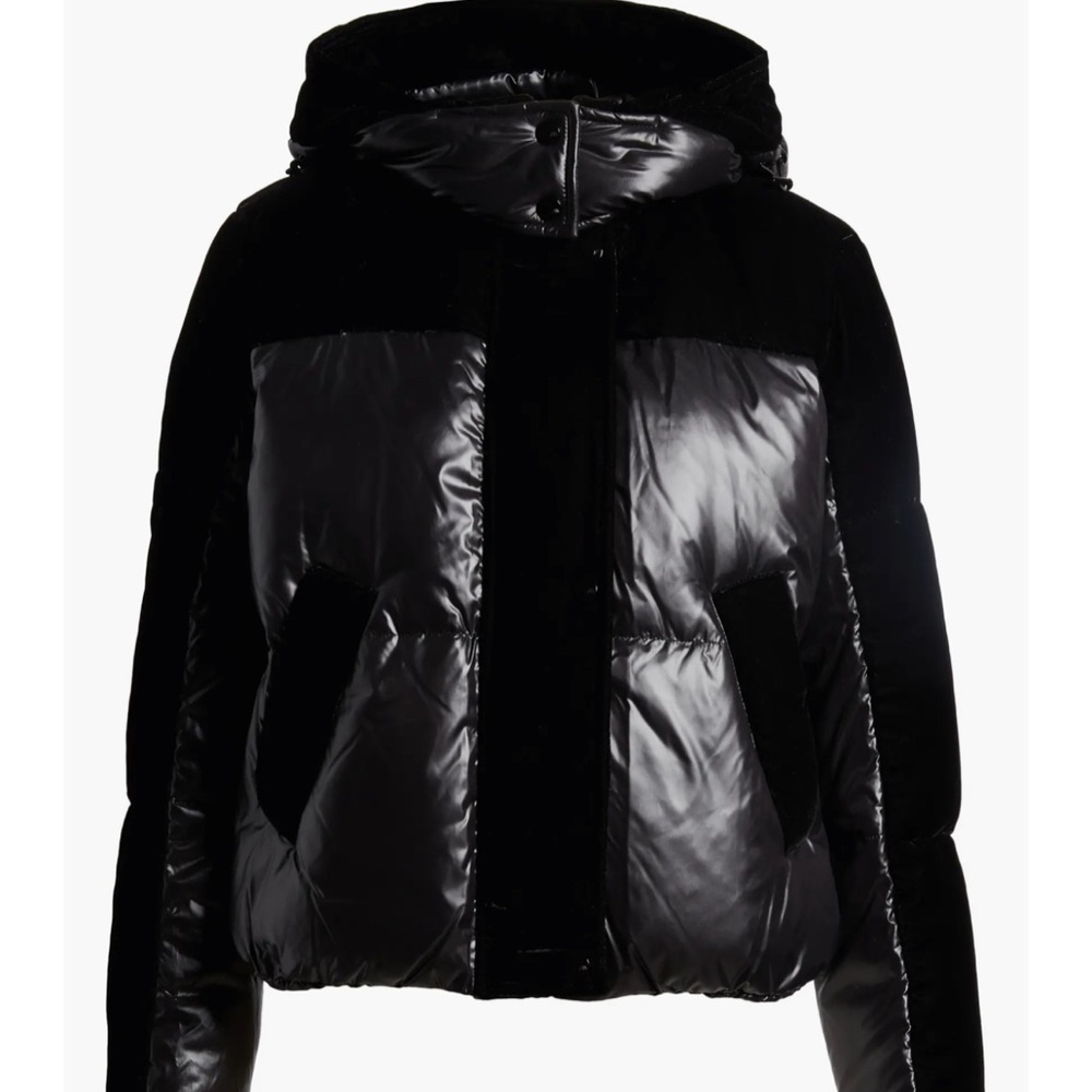 Women's Black Puffer Jacket with Hood. Andrew Marc. Size XS
